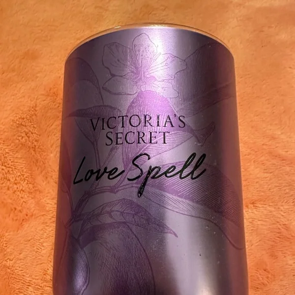Victoria's Secret Candle - Love Spell Candle - Picture 3 of 4